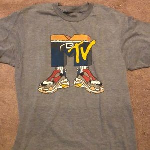 Gray, MTV shirt side medium
